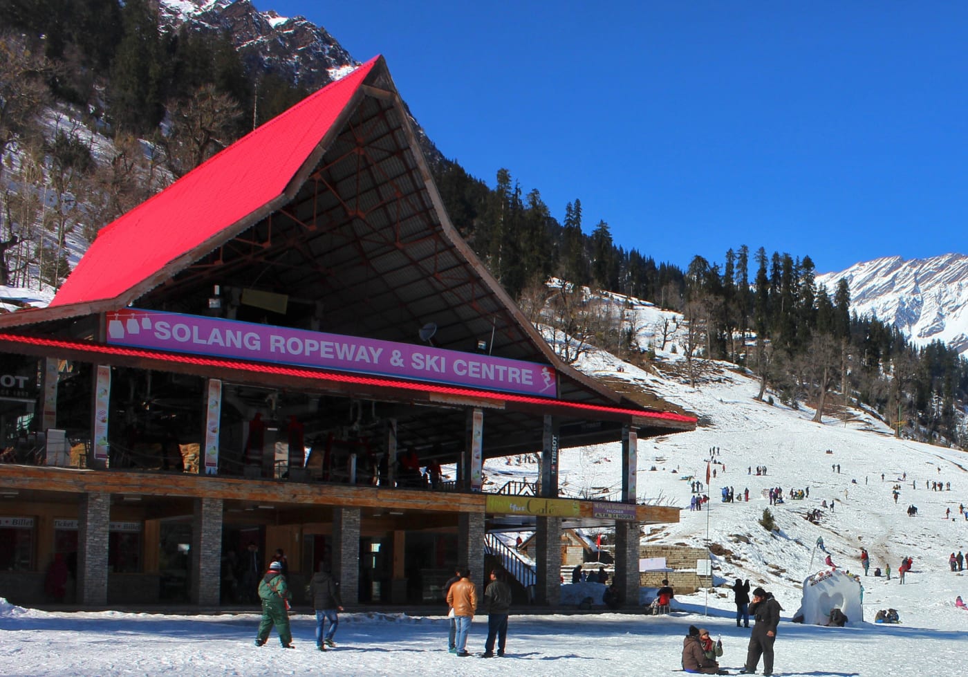 Manali valley scenic view Beas River Himachal Pradesh