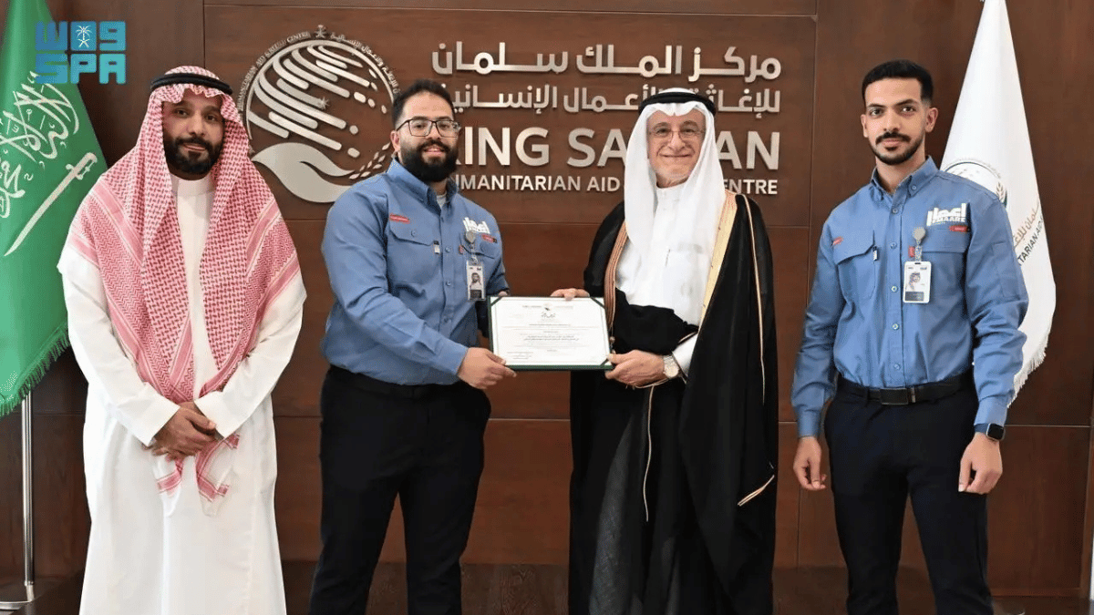 مركز الملك سلمان للإغاثة والأعمال الإنسانية يُسلّم جمعية إعمار بمنطقة المدينة المنوّرة ترخيص العمل في الخارج