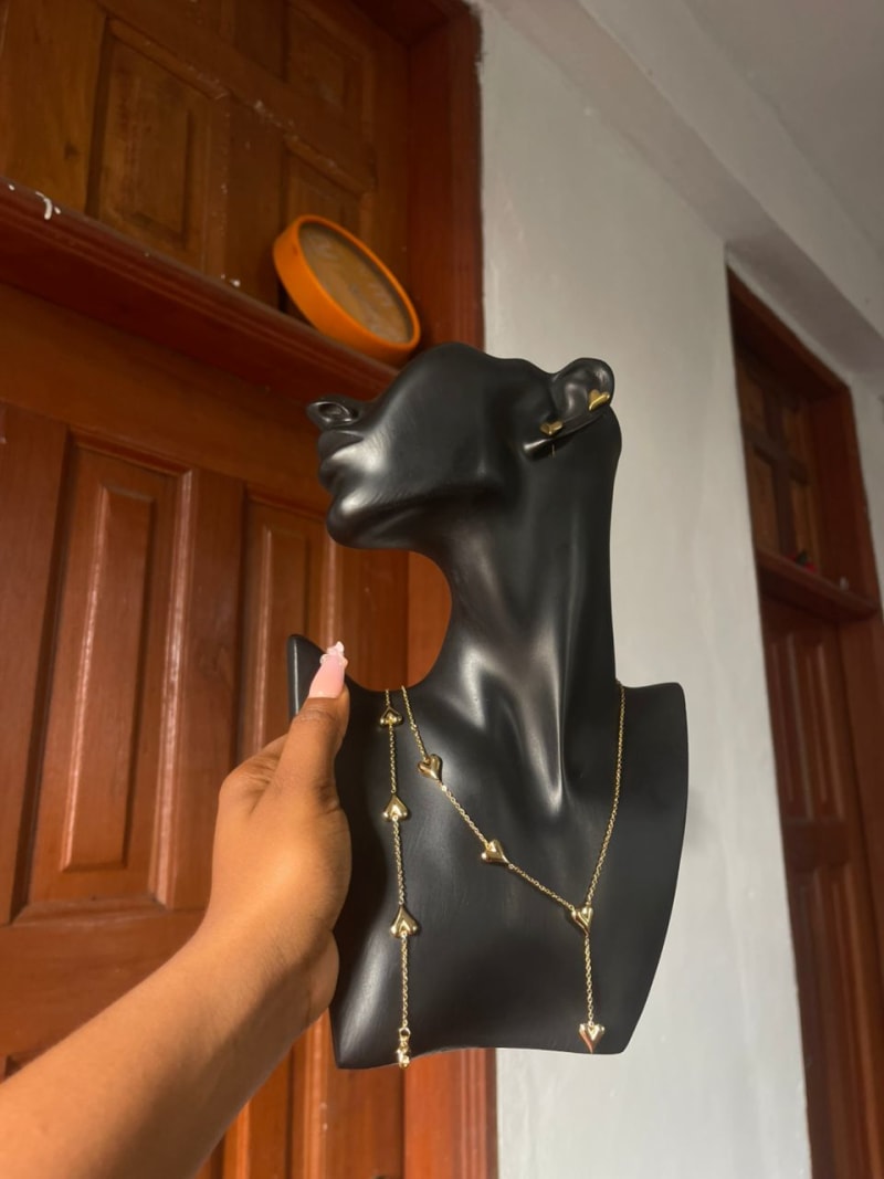 Unisex jewelry and wristwatches 