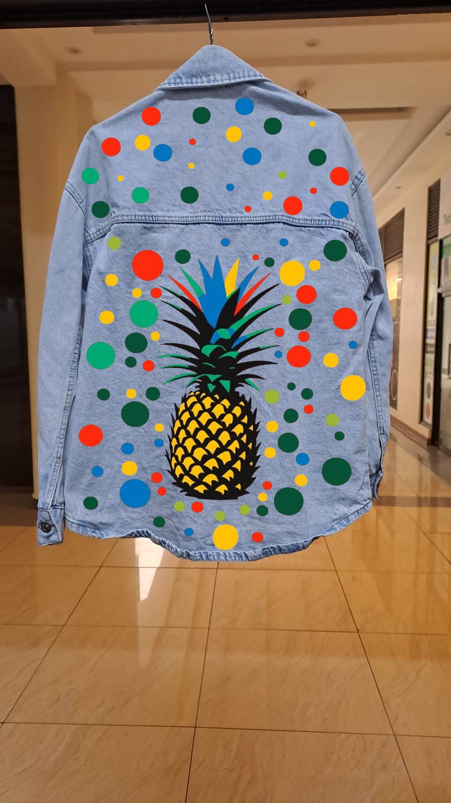 Pineapple art with Colorful dots