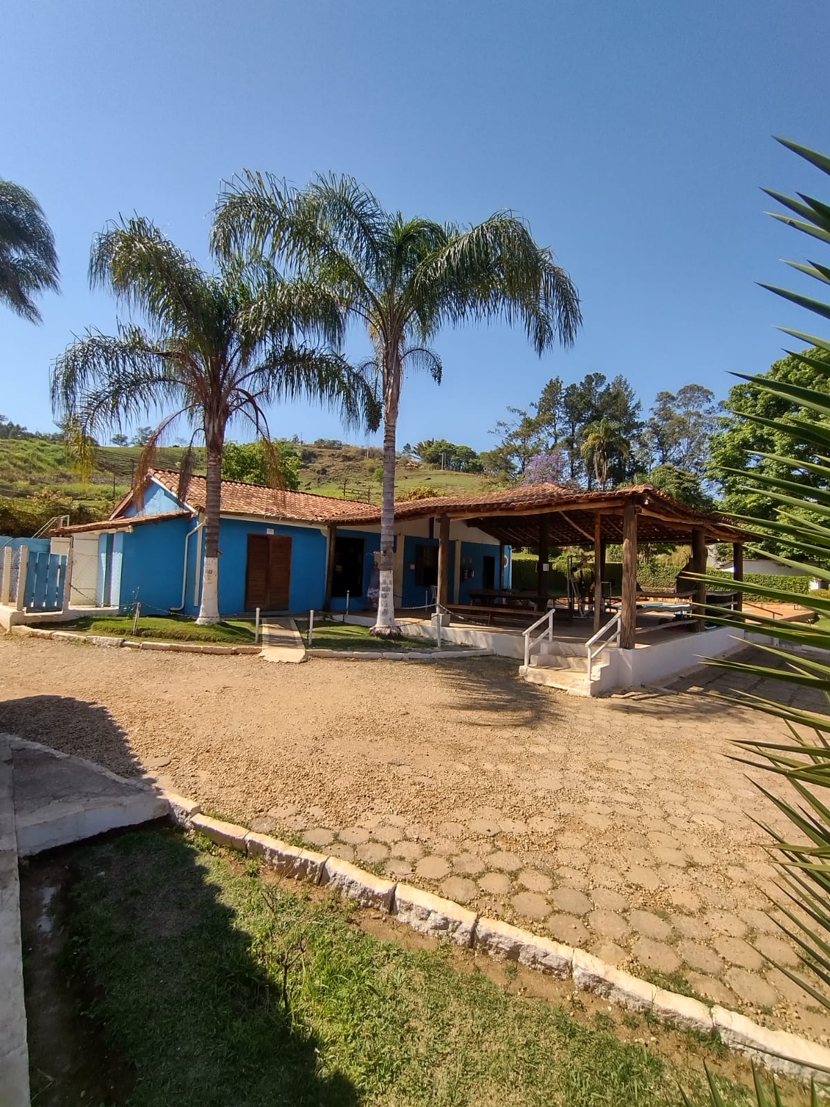 Estrutura moderna do Centro Terapêutico Novos Amigos em Piracaia-SP