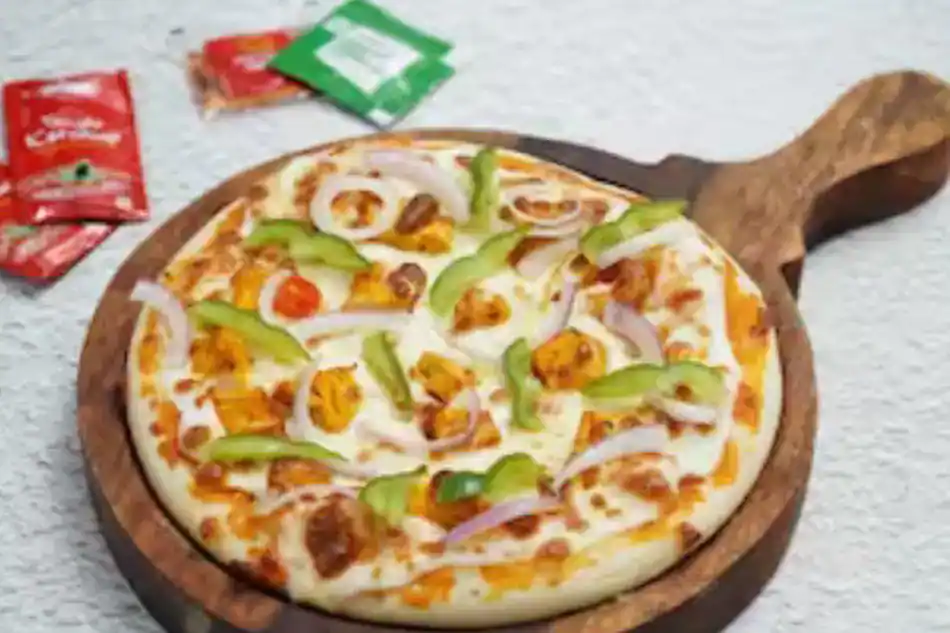 Makhani paneer pizza