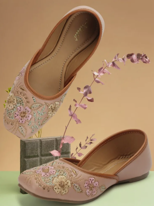 ethnic traditional mojaris