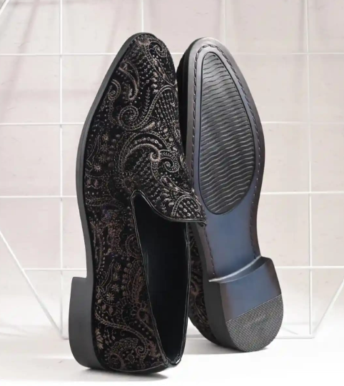Men Black & Silver Embroidered Velvet Mojaris