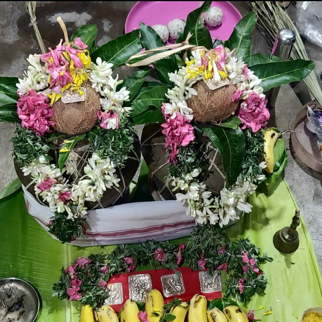 Priest performing Thila Homam ritual in Rameswaram