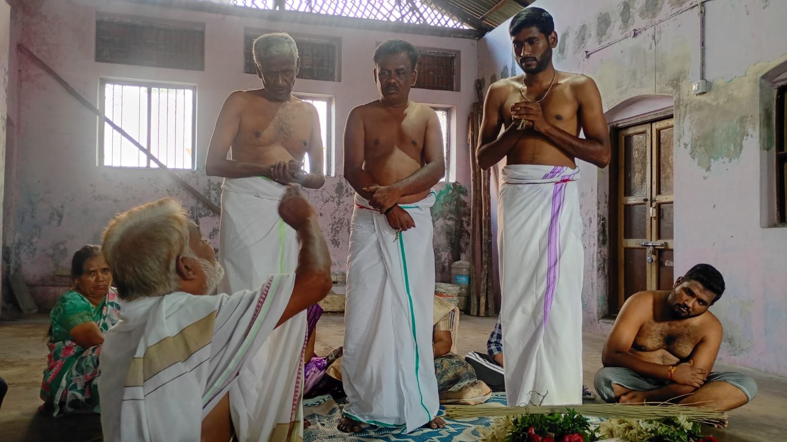Priest performing Thila Homam ritual in Rameswaram