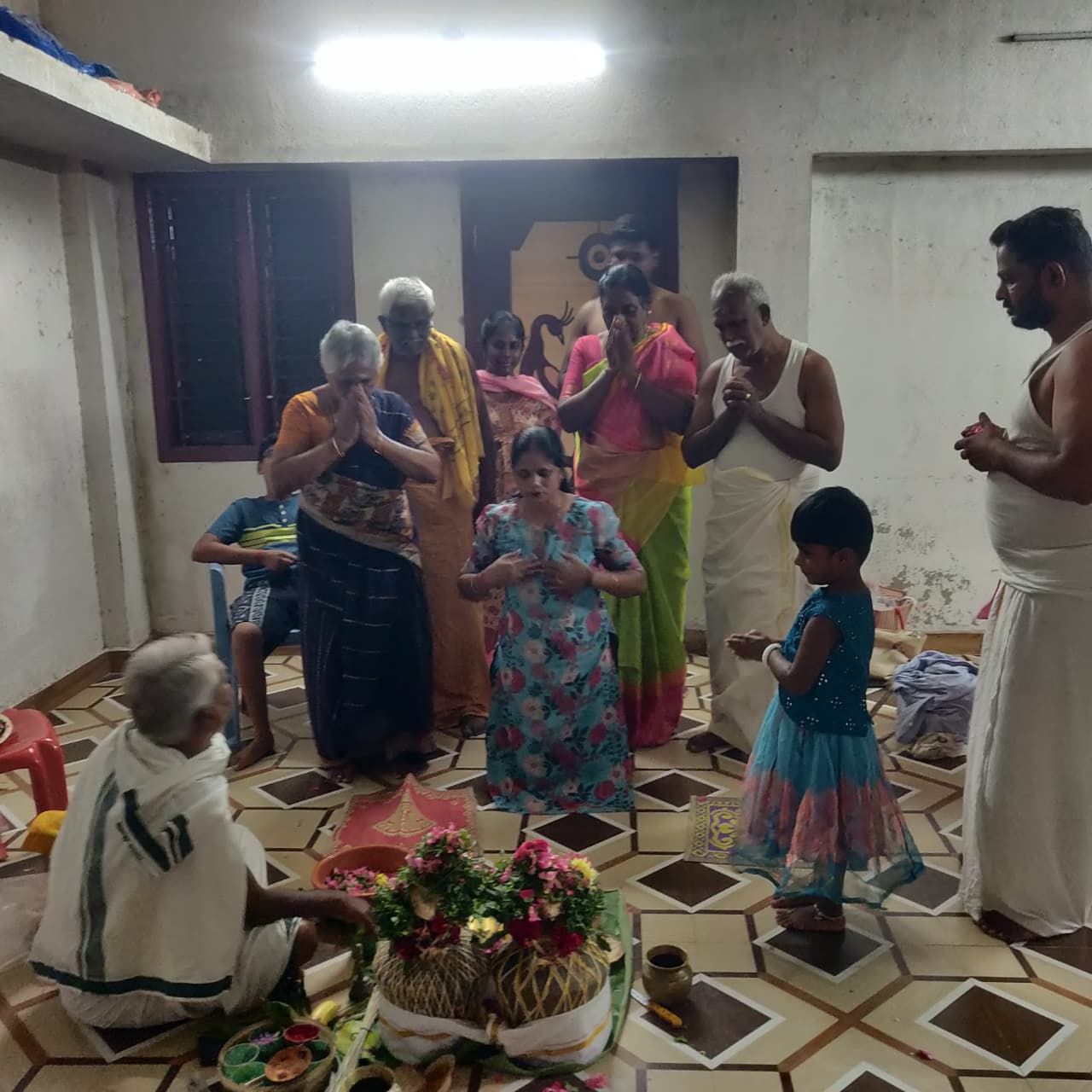 Priest performing Thila Homam ritual in Rameswaram