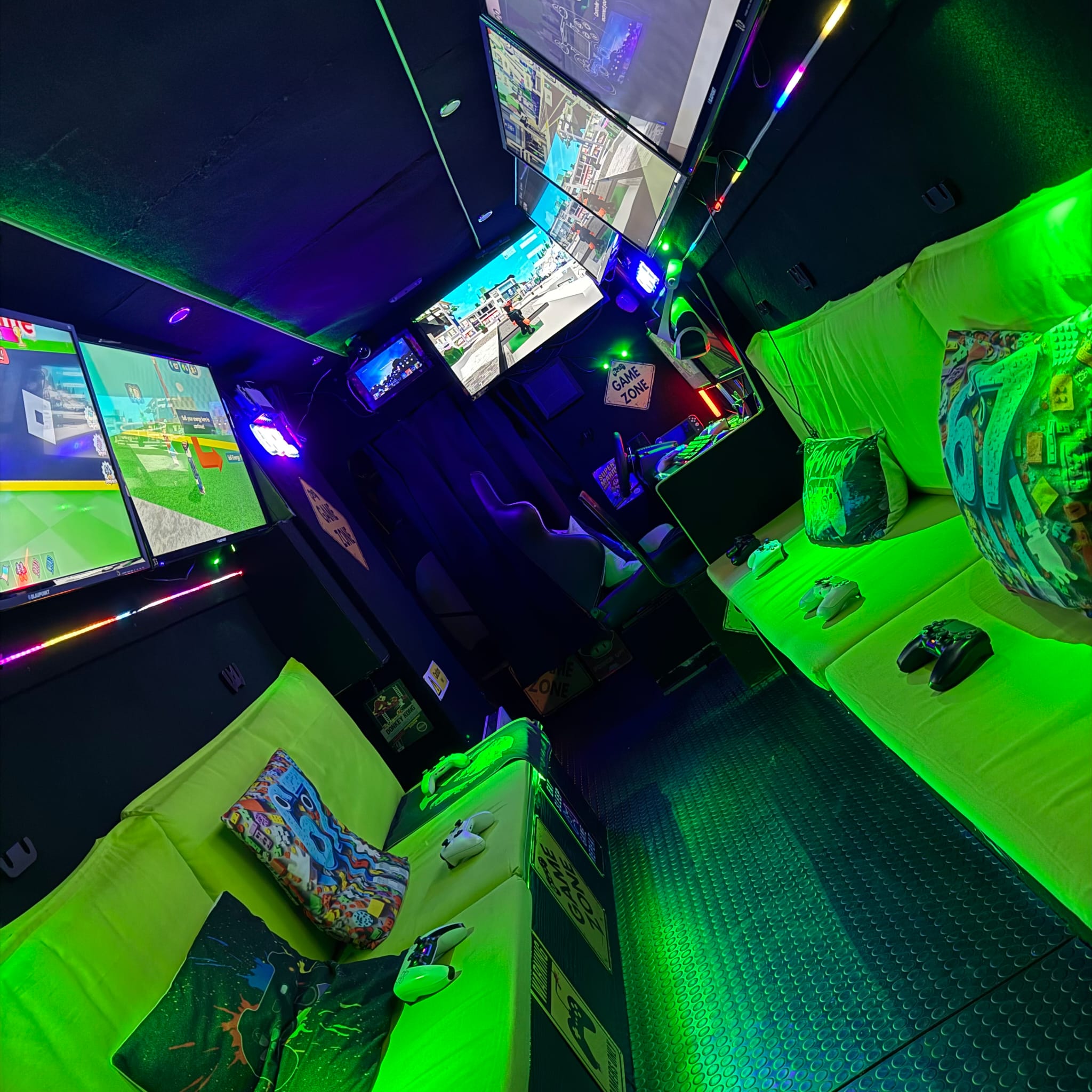 Streetside Gaming Bus