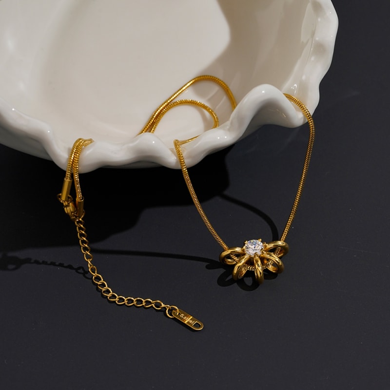 Collier Blooming 3