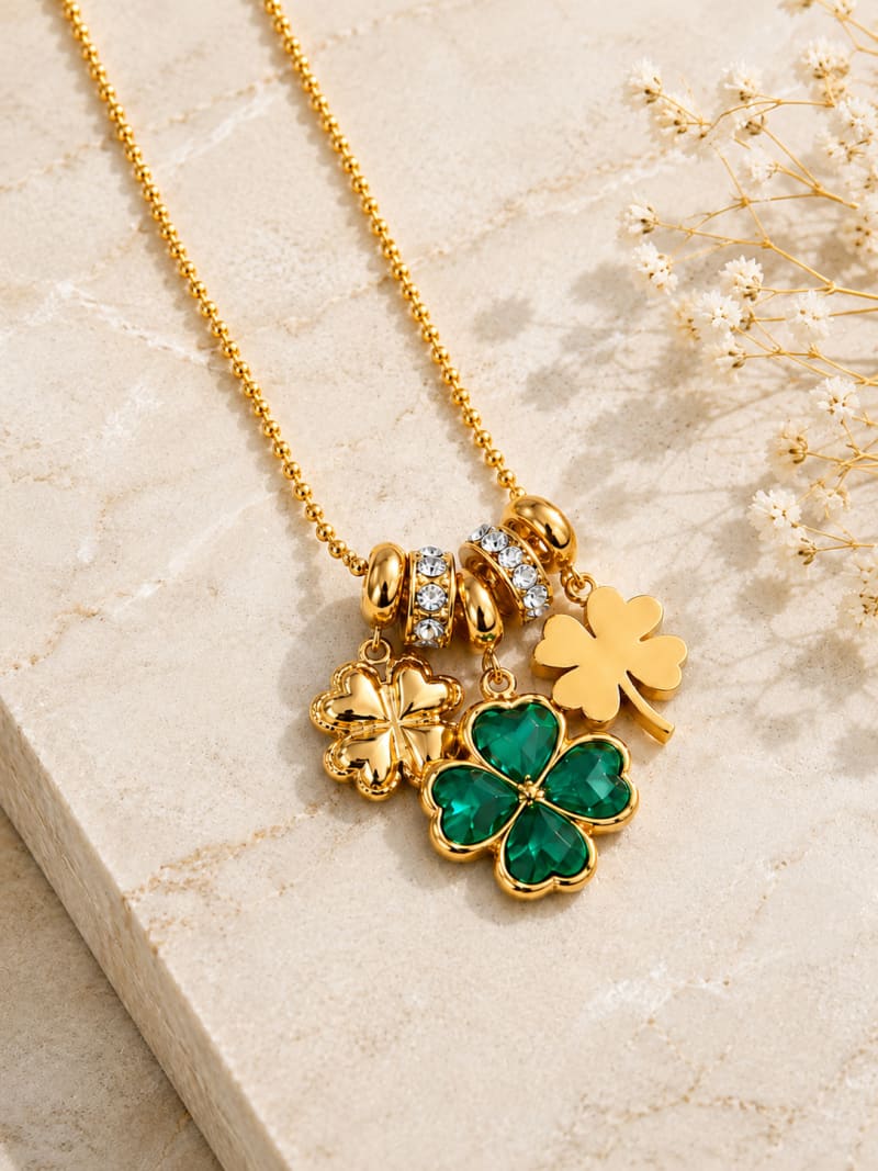 Collier Trèfle De Chance Absolue — vue portée