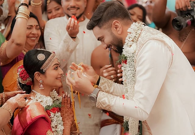 விமானியை மணந்தார் நடிகை ஜனனி – ரசிகர்களுக்கு சர்ப்ரைஸ்!