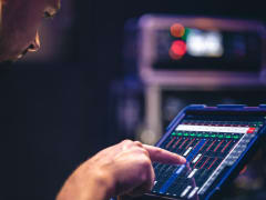 Почему на панели оператора видно, когда производство устало: сигналы, которые нельзя игнорировать