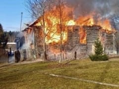 В Торжокском районе полностью сгорел жилой дом