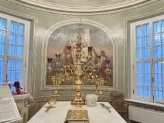 В надвратной церкви Борисоглебского монастыря возобновлены богослужения