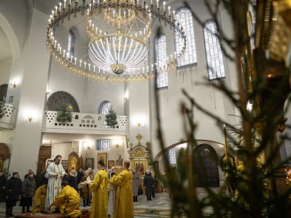 В Неделю пред Богоявлением митрополит Амвросий совершил Литургию в Воскресенском соборе Твери