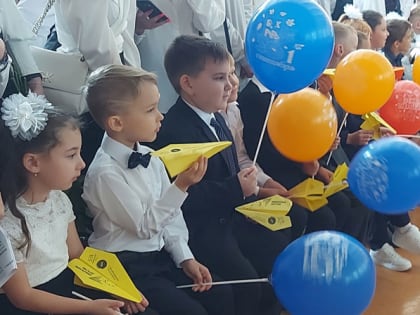 Новая традиция передачи пожеланий первоклассникам «Самолётик будущего».