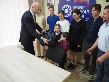 Депутаты оказывают помощь многодетным семьям