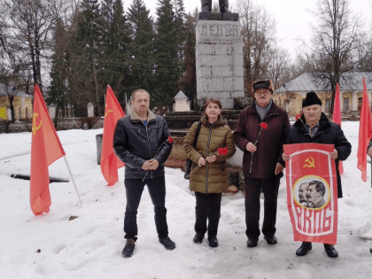 Коммунисты Торжка собрались на митинг, посвящённый 99-летию со смерти Ленина