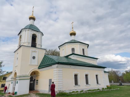 Накануне Недели жён-мироносиц в Казанской церкви во Власьеве было отслужено бдение и прошел праздничный концерт