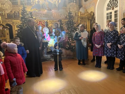 В Завидове учащиеся воскресной школы порадовали односельчан колядками