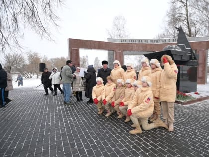 В Твери прошла церемония возложения цветов к Памятнику воинам-интернационалистов