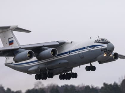 В Твери молодые летчики проводят полеты на Ил-76