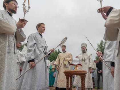 В д. Рогожа Осташковского благочиния освящен трехпрестольный храм в честь Преображения Господня