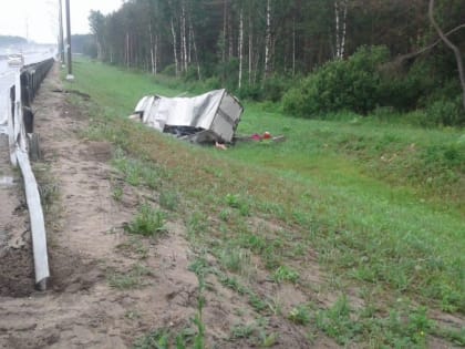 Под Тверью водитель "ГАЗели" уснул за рулем и перевернулся в кювете