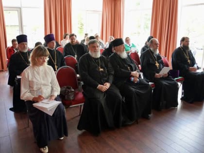 На коллегии помощников благочинных по религиозному образованию и катехизации подвели итоги учебного года