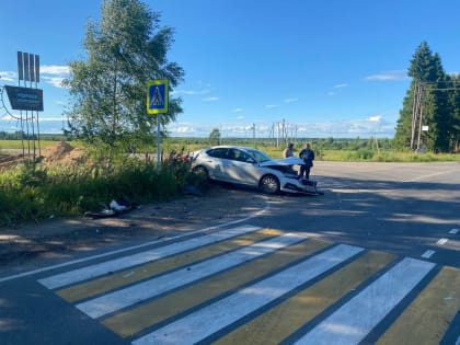 В Кимрах столкнулись «Рено» и «Шкода»