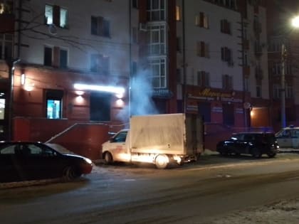Пожарных вызвали к дымящемуся фургону в центре Твери
