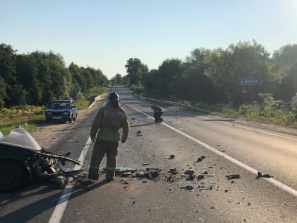 Два человека пострадали в лобовом столкновении в Тверской области