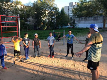 В рамках проектов «Детский спорт» и «Дворовый тренер» продолжаются бесплатные тренировки по воркауту