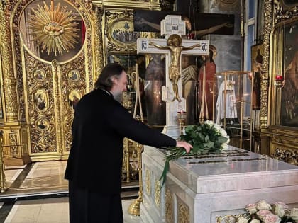 Митрополит Амвросий совершил заупокойную литию у места упокоения Святейшего Патриарха Алексия II