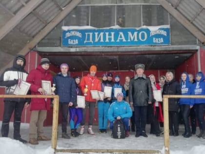 Студенты и полицейские под Тверью устроили лыжную гонку