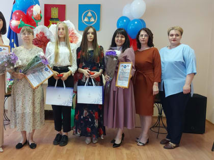 Торжественная церемония вручения выпускникам школ медалей «За особые успехи в учении».