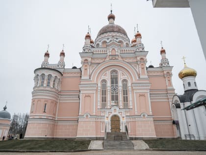 В год 150-летия основания Казанского Вышневолоцкого монастыря совершено Великое освящение воссозданного Казанского собора обители