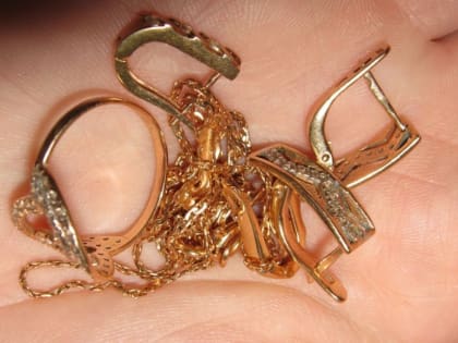 В Тверской области ремонтник украл дамское золотишко и потерял его по пьяному делу