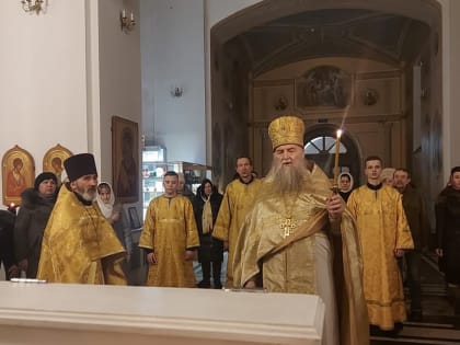 В Твери ночью накануне Дня защитника Отечества молились о российском воинстве и благословенном мире