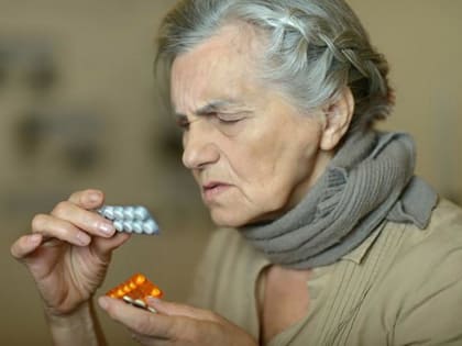 В Твери 76-летнюю женщину обманули на 895 тысяч рублей, обещая компенсацию за некачественные лекарства