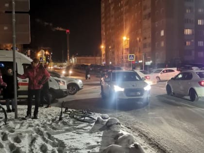 В Твери на бульваре Гусева сбили курьера на велосипеде