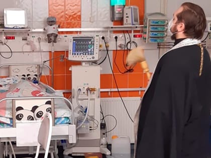 В Твери и области освятили воду в больницах и социальных учреждениях