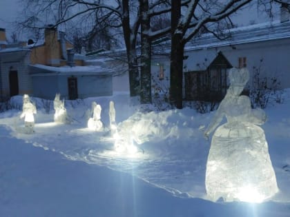 Дворцовый сад вновь украшен светящимися арт-объектами