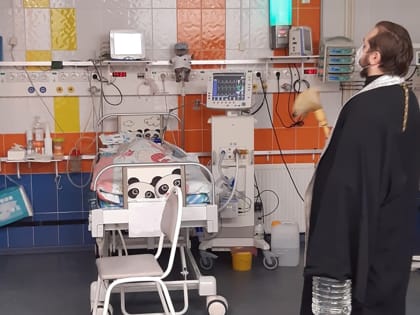 В праздник Крещения Господня священники освятили воду в тверских больницах