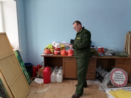 Сотрудники лесничеств проверили пункты противопожарного инвентаря