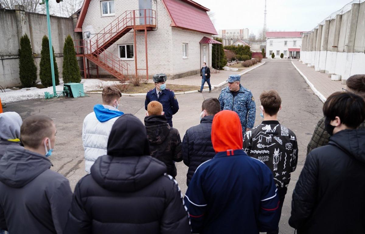 Для тверских студентов провели экскурсию в СИЗО - новости Торжка