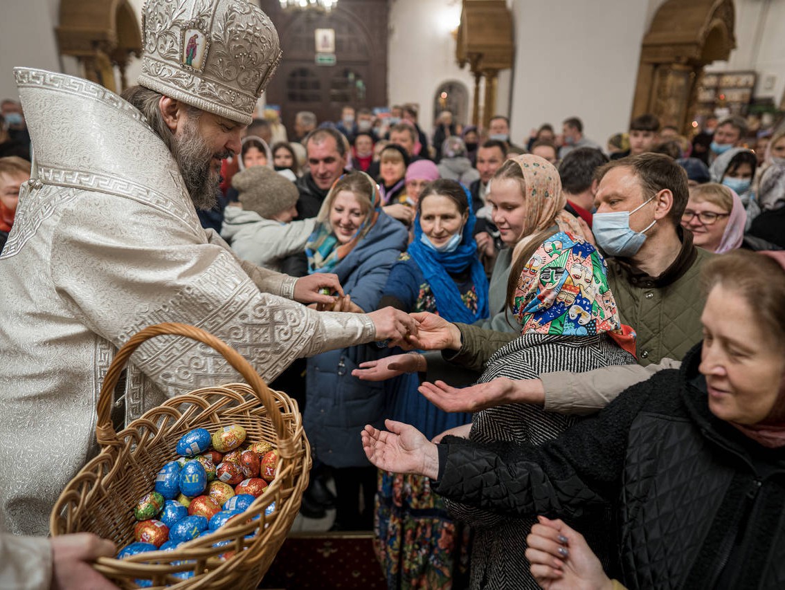 Пасхальная ночь в церкви