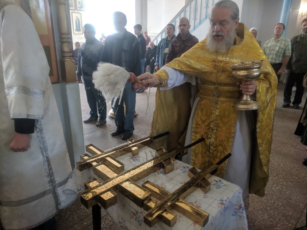 Освящение храма. Освящение крестов. Крест для освящения храма.