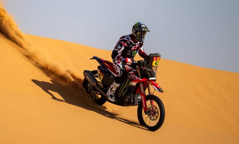 דקאר 2026: מהפך כואב בפסגה - סנדרס מתרסק, ברייבק עולה למקום הראשון 