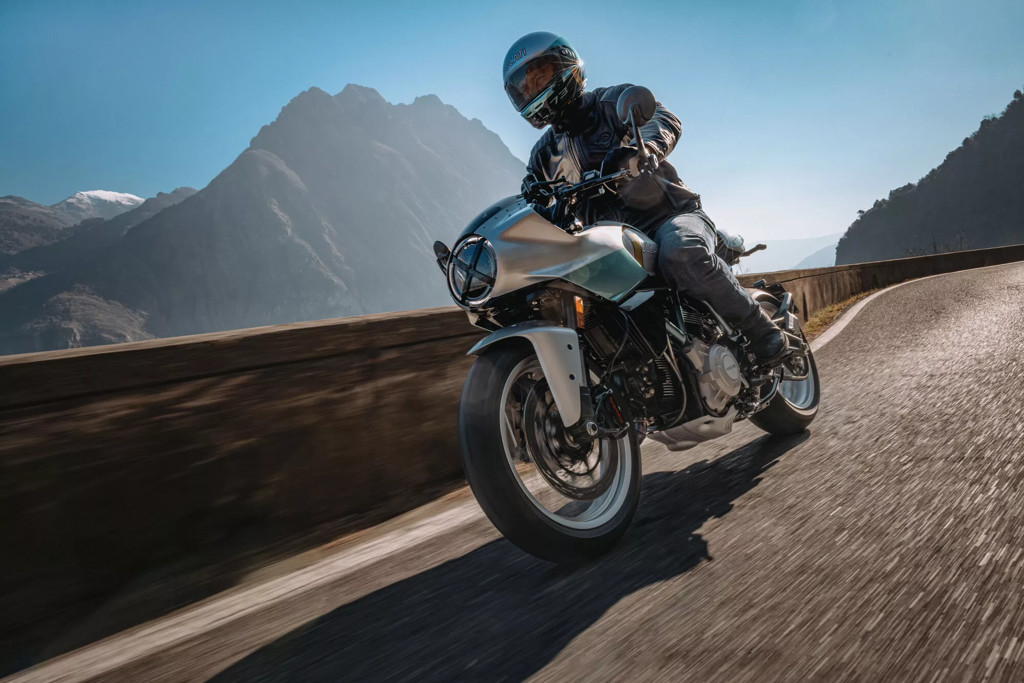 דוקאטי מציגה: פורמולה 73 - מחווה לאגדה משנות ה-70